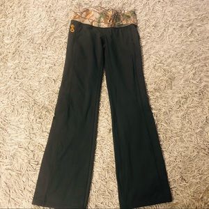 She Outdoors Yoga Pants